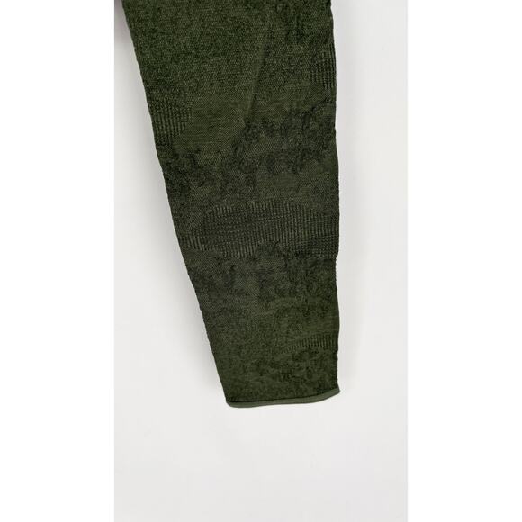 GymShark Adapt Camo Seamless Lace Up Back Crop Top Womens Small New Green B4A4U - Picture 4 of 9